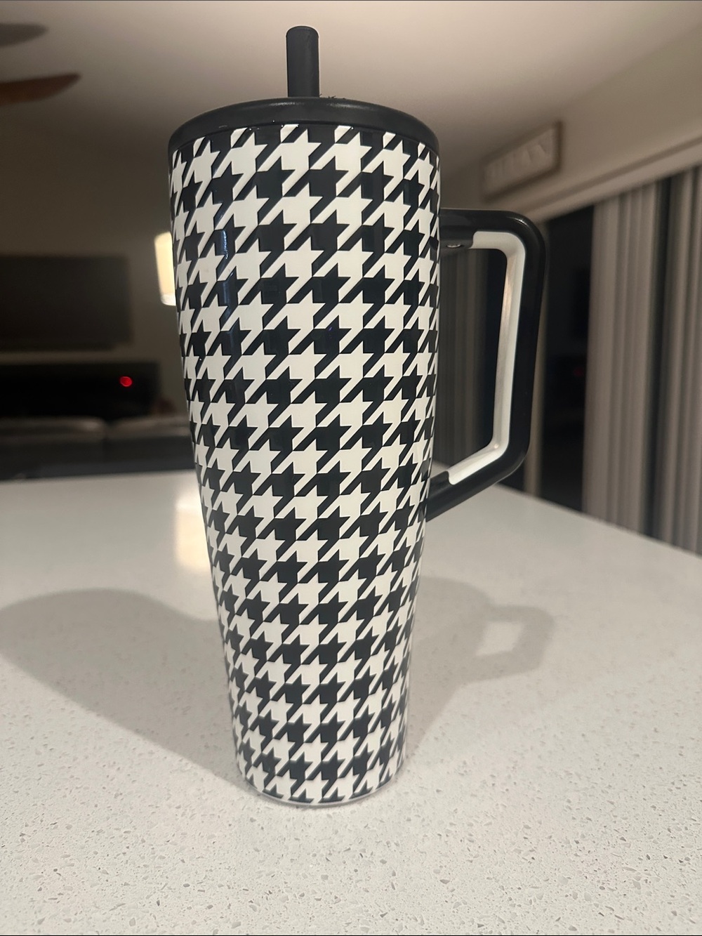 BruMate Black & White Houndstooth Travel Mug with Handle